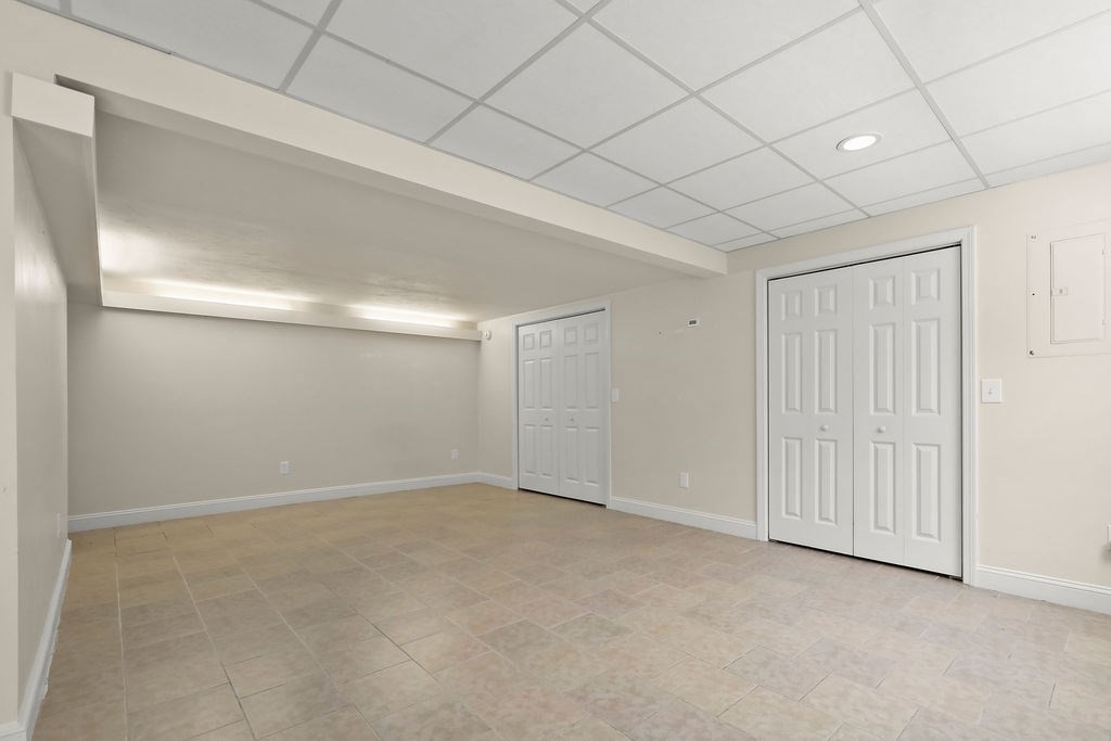 379 Monomoscoy Rd