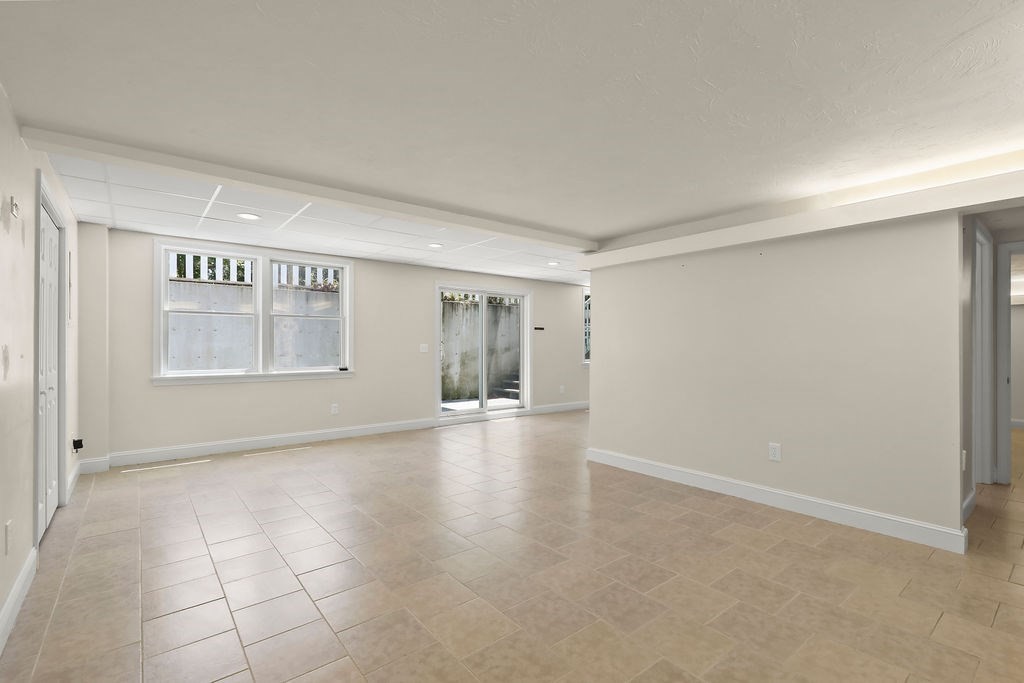 379 Monomoscoy Rd