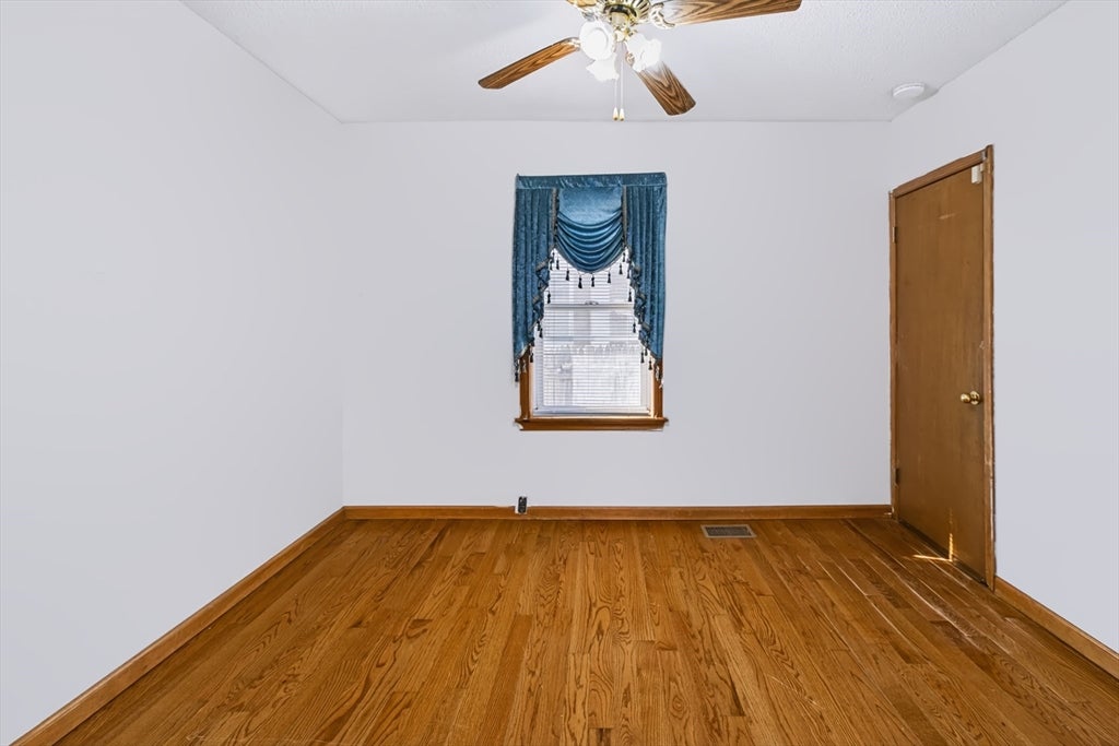 112 Quebec St, Lowell, MA Photo #7