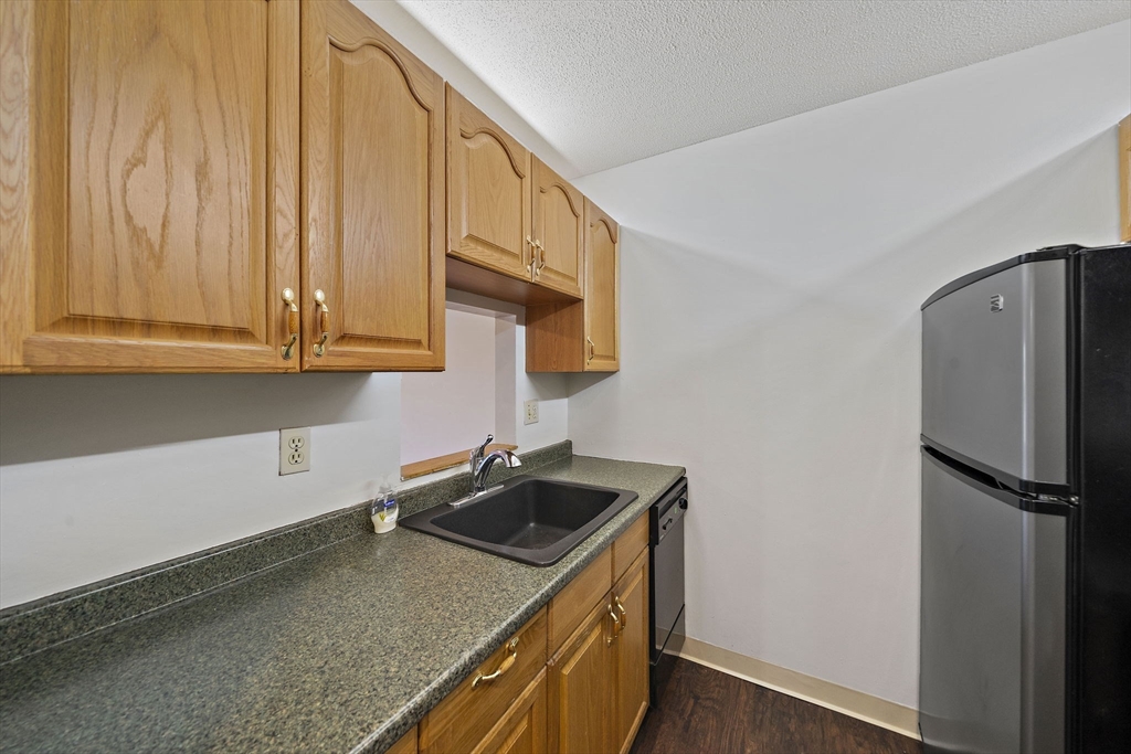 133 Commander Shea Blvd 215