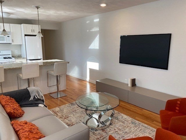 209 Commonwealth Ave #1, Newton, MA Photo #2