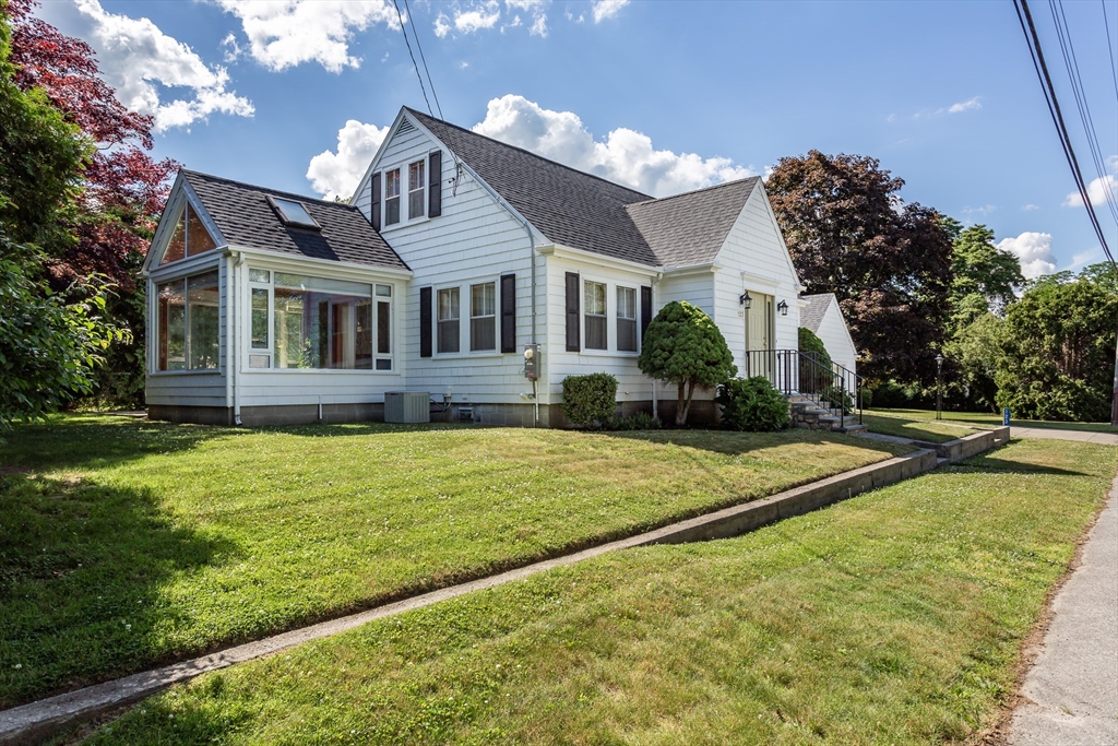 123 James St