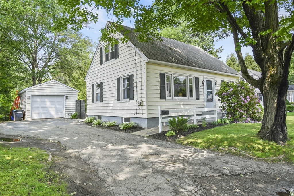 11 Leslie Drive