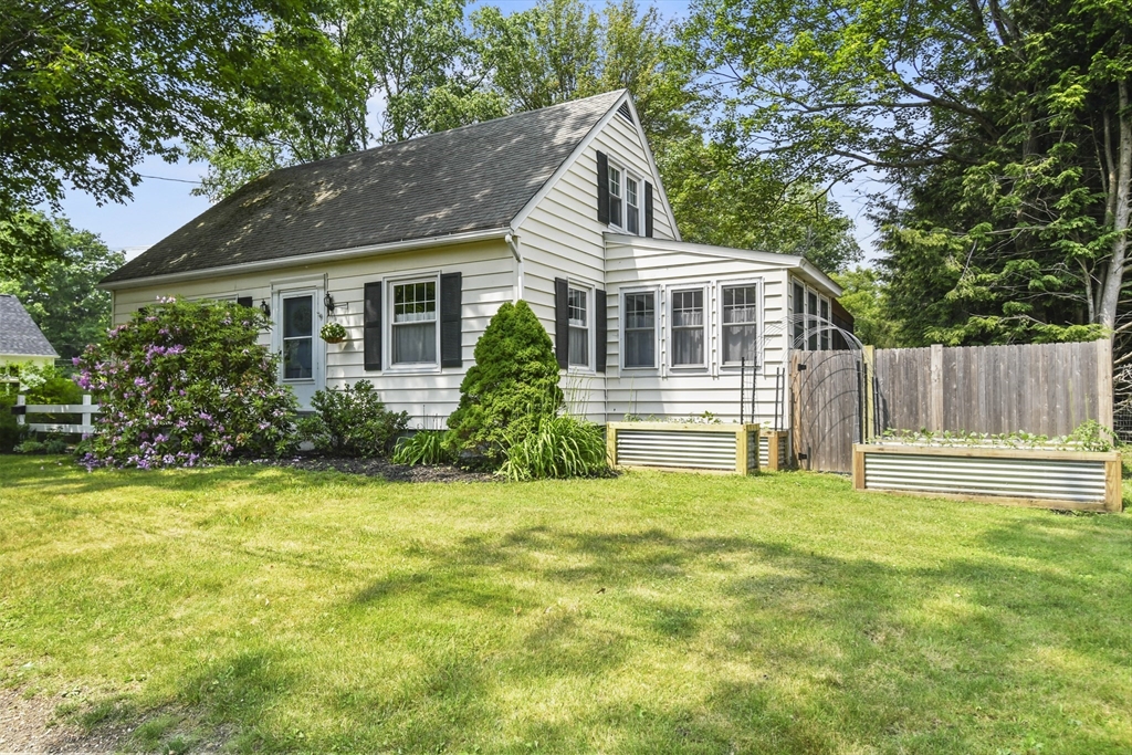 11 Leslie Drive