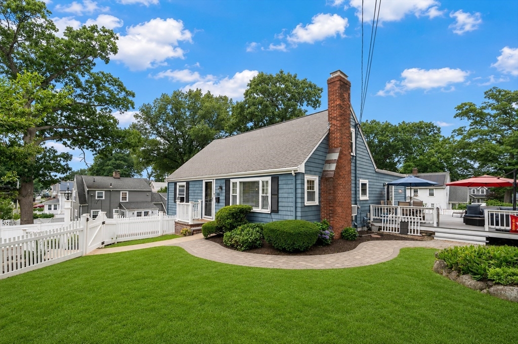 Photo of 105 Whitman Ave, Melrose, MA