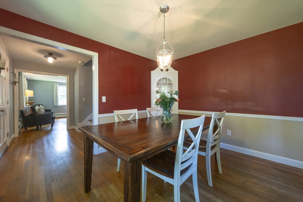 Attleboro, Massachusetts 02703, United States, 3 Bedrooms Bedrooms, ,2 BathroomsBathrooms,Residential,Pending,145913