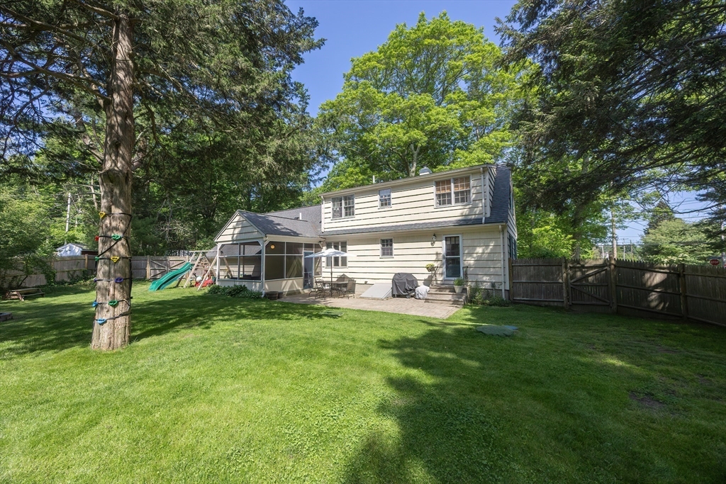 Attleboro, Massachusetts 02703, United States, 3 Bedrooms Bedrooms, ,2 BathroomsBathrooms,Residential,Pending,145913