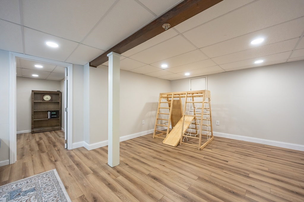 Attleboro, Massachusetts 02703, United States, 3 Bedrooms Bedrooms, ,2 BathroomsBathrooms,Residential,Pending,145913