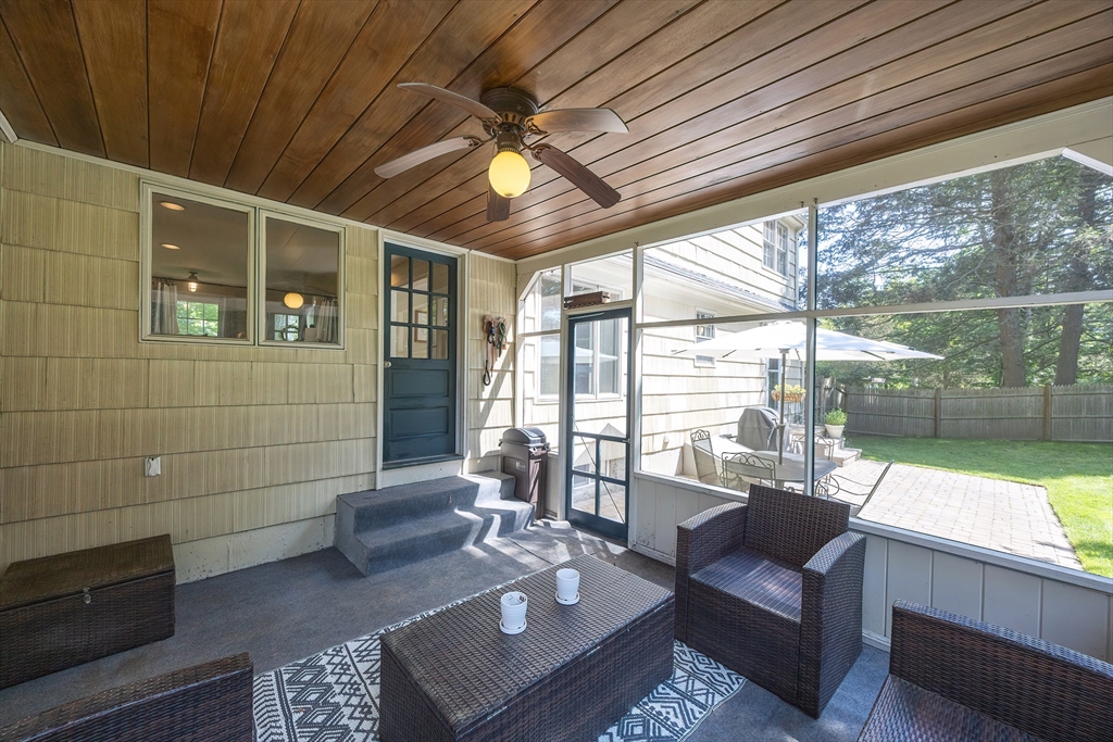 Attleboro, Massachusetts 02703, United States, 3 Bedrooms Bedrooms, ,2 BathroomsBathrooms,Residential,Pending,145913