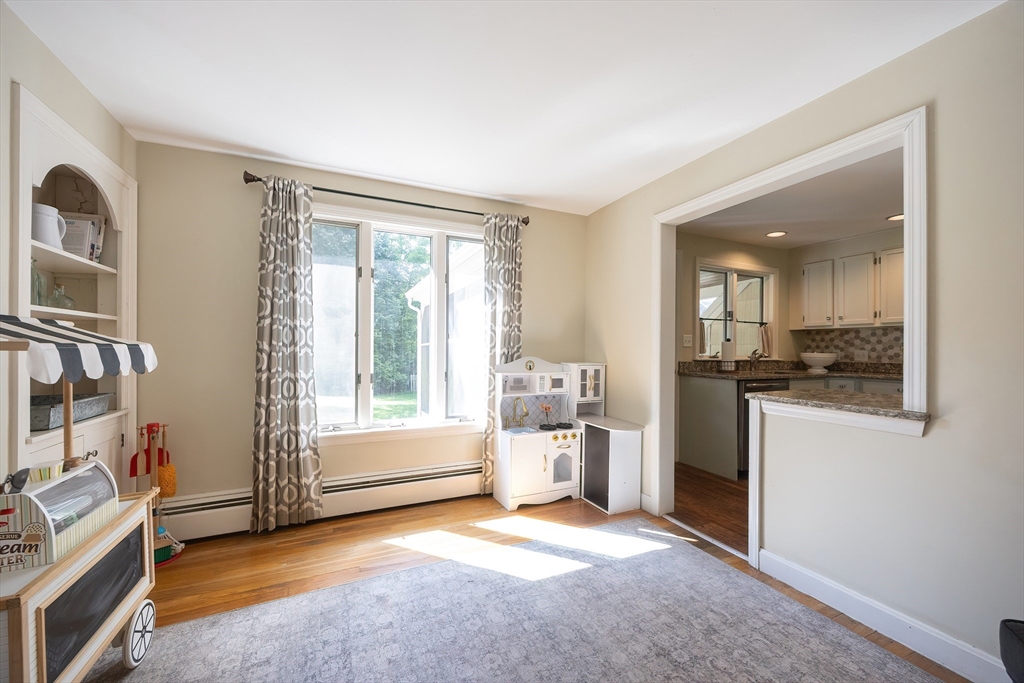 Attleboro, Massachusetts 02703, United States, 3 Bedrooms Bedrooms, ,2 BathroomsBathrooms,Residential,Pending,145913