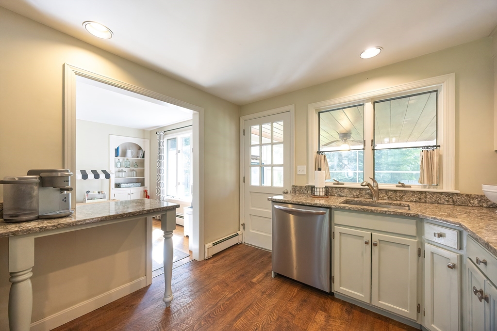 Attleboro, Massachusetts 02703, United States, 3 Bedrooms Bedrooms, ,2 BathroomsBathrooms,Residential,Pending,145913