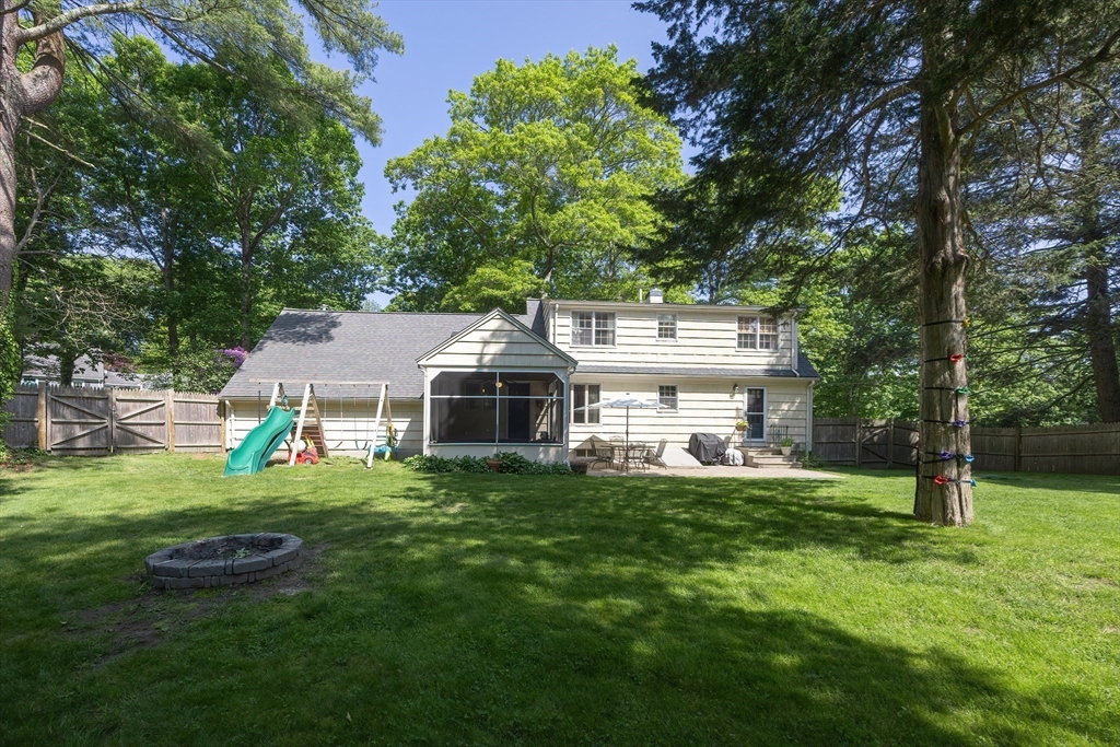 Attleboro, Massachusetts 02703, United States, 3 Bedrooms Bedrooms, ,2 BathroomsBathrooms,Residential,Pending,145913