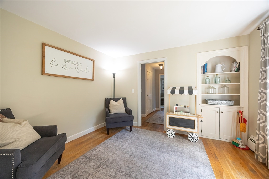 Attleboro, Massachusetts 02703, United States, 3 Bedrooms Bedrooms, ,2 BathroomsBathrooms,Residential,Pending,145913