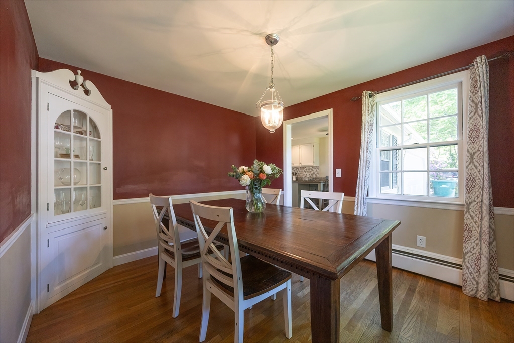 Attleboro, Massachusetts 02703, United States, 3 Bedrooms Bedrooms, ,2 BathroomsBathrooms,Residential,Pending,145913