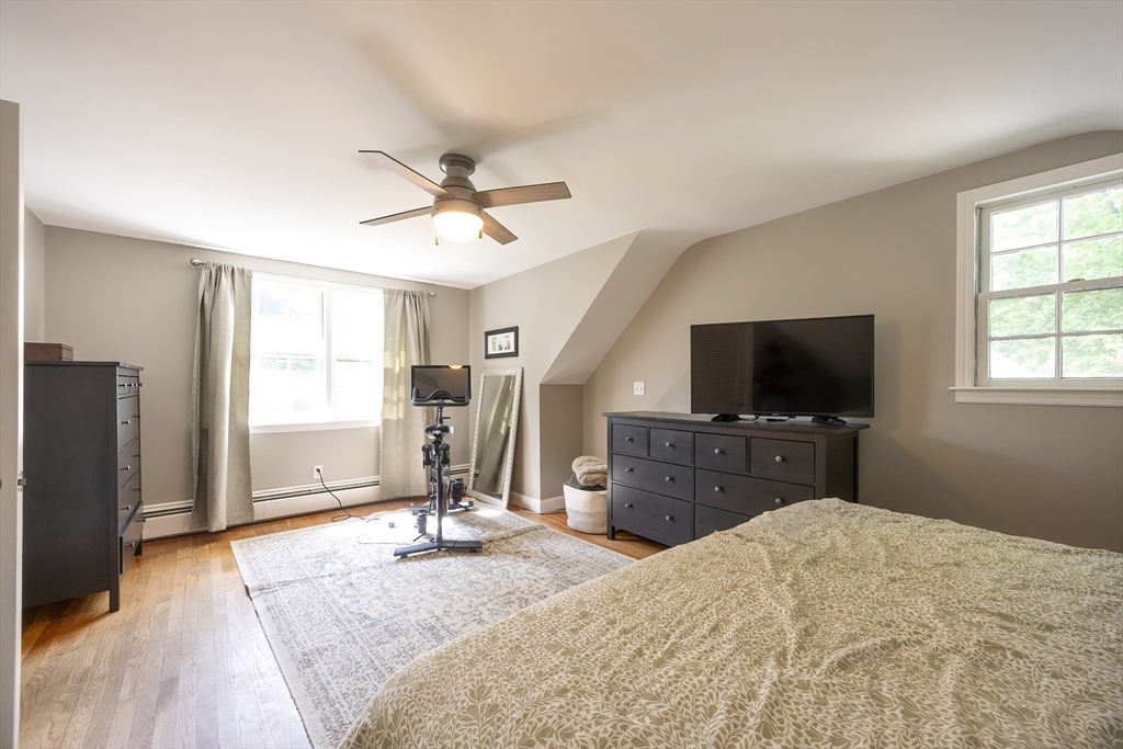 Attleboro, Massachusetts 02703, United States, 3 Bedrooms Bedrooms, ,2 BathroomsBathrooms,Residential,Pending,145913