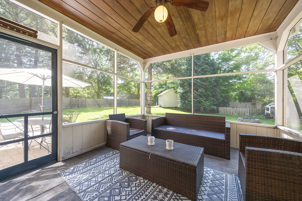 Attleboro, Massachusetts 02703, United States, 3 Bedrooms Bedrooms, ,2 BathroomsBathrooms,Residential,Pending,145913