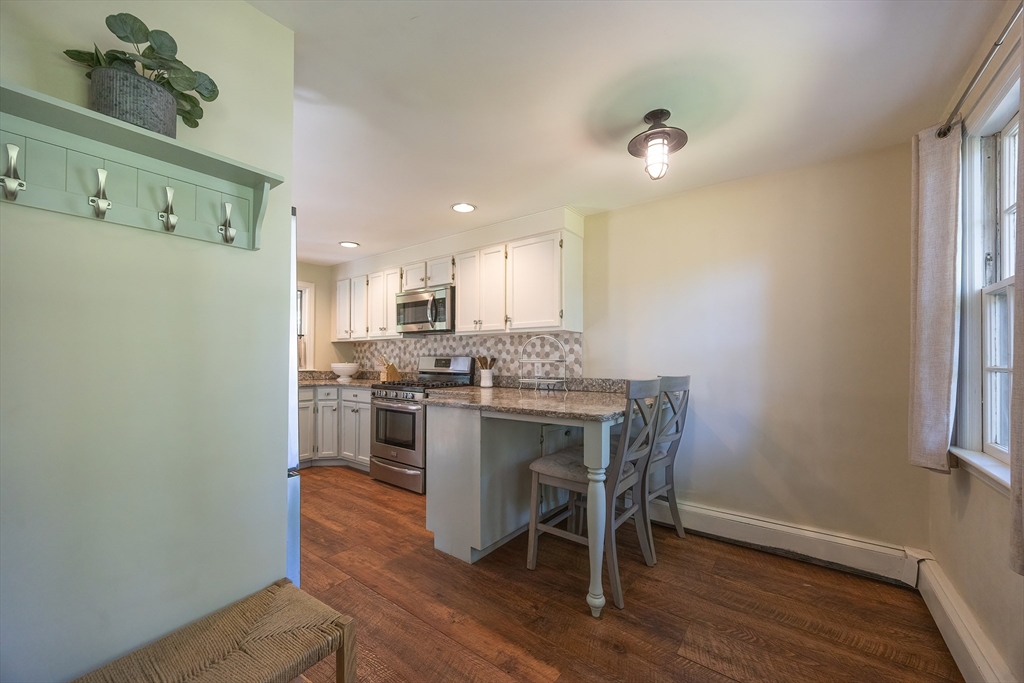 Attleboro, Massachusetts 02703, United States, 3 Bedrooms Bedrooms, ,2 BathroomsBathrooms,Residential,Pending,145913