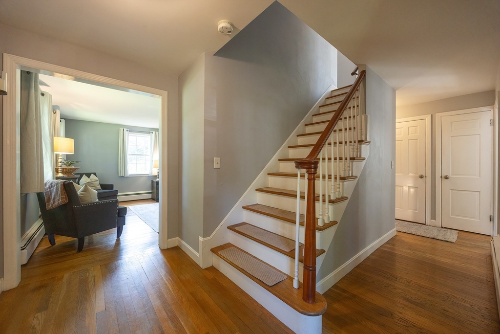 Attleboro, Massachusetts 02703, United States, 3 Bedrooms Bedrooms, ,2 BathroomsBathrooms,Residential,Pending,145913