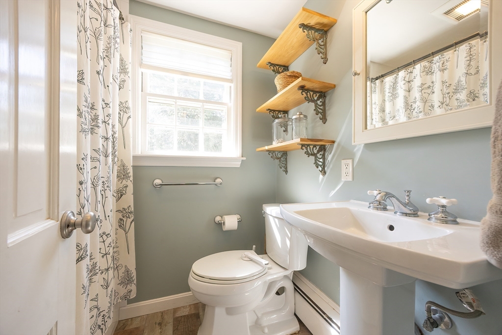 Attleboro, Massachusetts 02703, United States, 3 Bedrooms Bedrooms, ,2 BathroomsBathrooms,Residential,Pending,145913