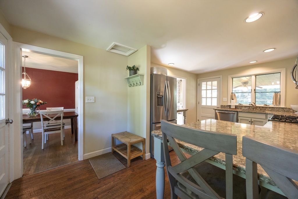 Attleboro, Massachusetts 02703, United States, 3 Bedrooms Bedrooms, ,2 BathroomsBathrooms,Residential,Pending,145913