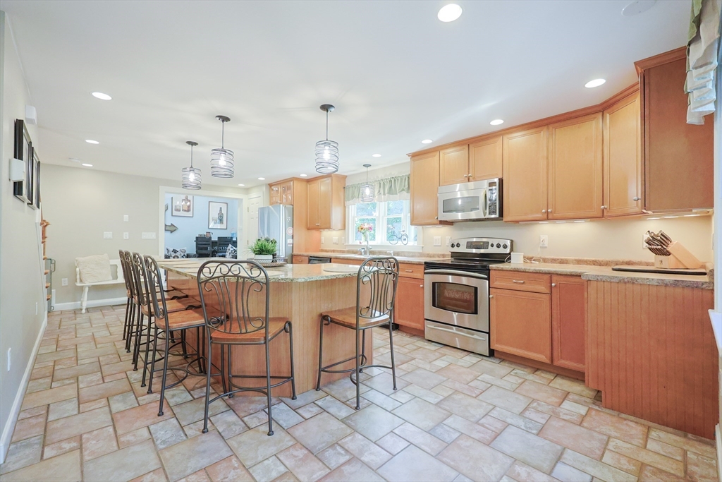211 Hayden Rowe St