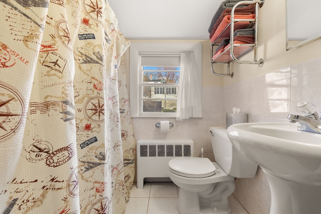 Stoneham, Massachusetts 02180, United States, 3 Bedrooms Bedrooms, ,2 BathroomsBathrooms,Residential,Pending,139604