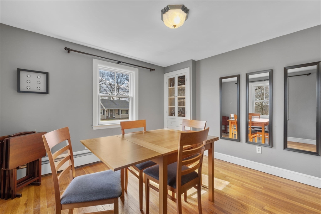 Stoneham, Massachusetts 02180, United States, 3 Bedrooms Bedrooms, ,2 BathroomsBathrooms,Residential,Pending,139604