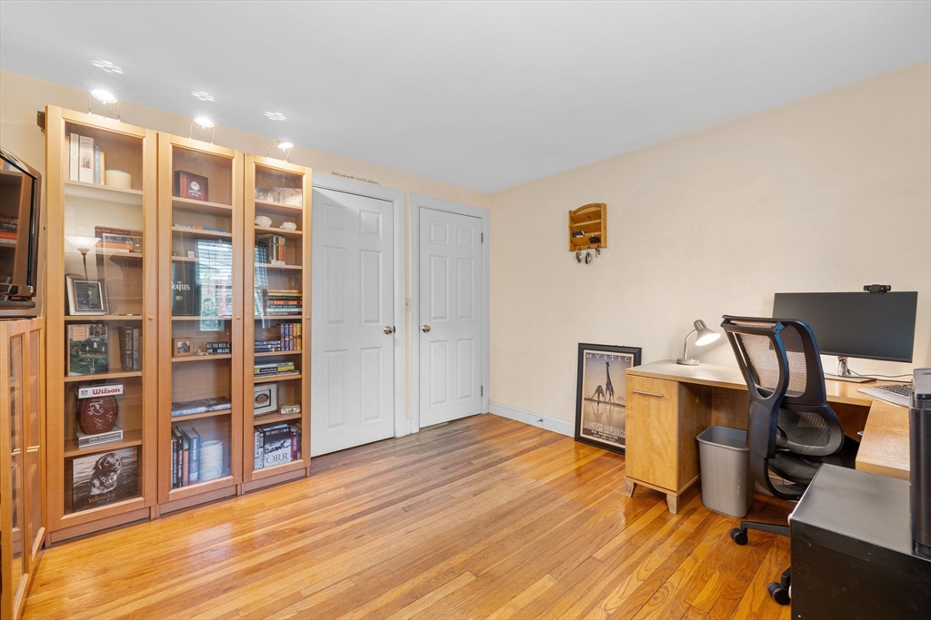 Stoneham, Massachusetts 02180, United States, 3 Bedrooms Bedrooms, ,2 BathroomsBathrooms,Residential,Pending,139604