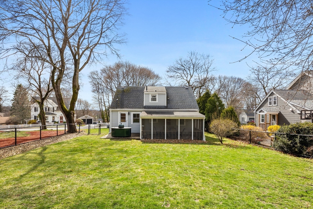 Stoneham, Massachusetts 02180, United States, 3 Bedrooms Bedrooms, ,2 BathroomsBathrooms,Residential,Pending,139604