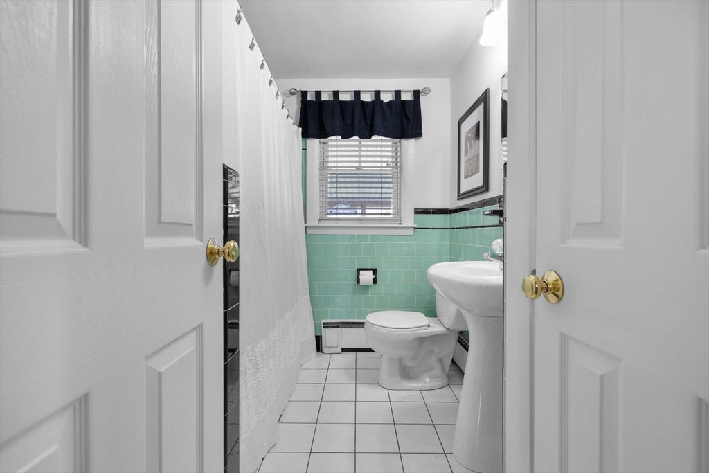 Stoneham, Massachusetts 02180, United States, 3 Bedrooms Bedrooms, ,2 BathroomsBathrooms,Residential,Pending,139604