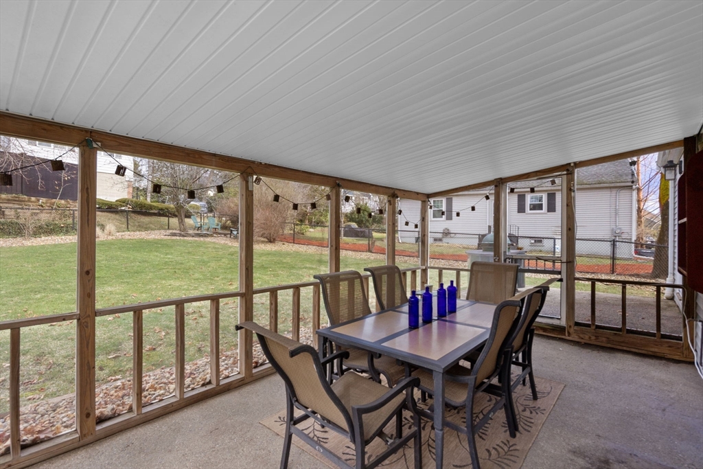 Stoneham, Massachusetts 02180, United States, 3 Bedrooms Bedrooms, ,2 BathroomsBathrooms,Residential,Pending,139604