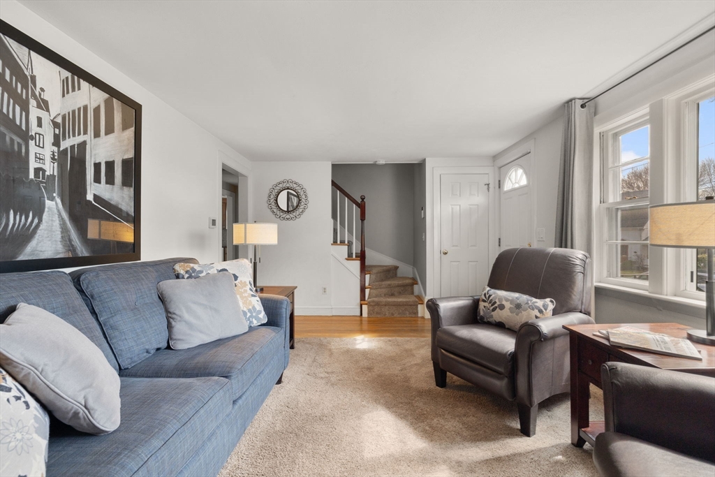 Stoneham, Massachusetts 02180, United States, 3 Bedrooms Bedrooms, ,2 BathroomsBathrooms,Residential,Pending,139604