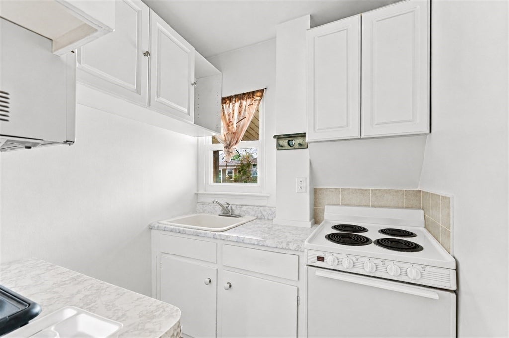 21 Salisbury St, New Bedford, MA, 21 Salisbury St, New Bedford, MA Photo #24