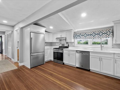 32 Oakwood Ave Saugus MA 01906