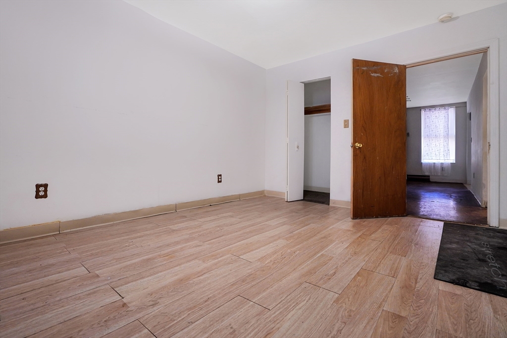 213 W 9th St