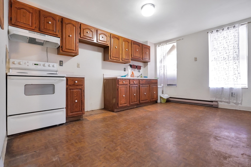 213 W 9th St
