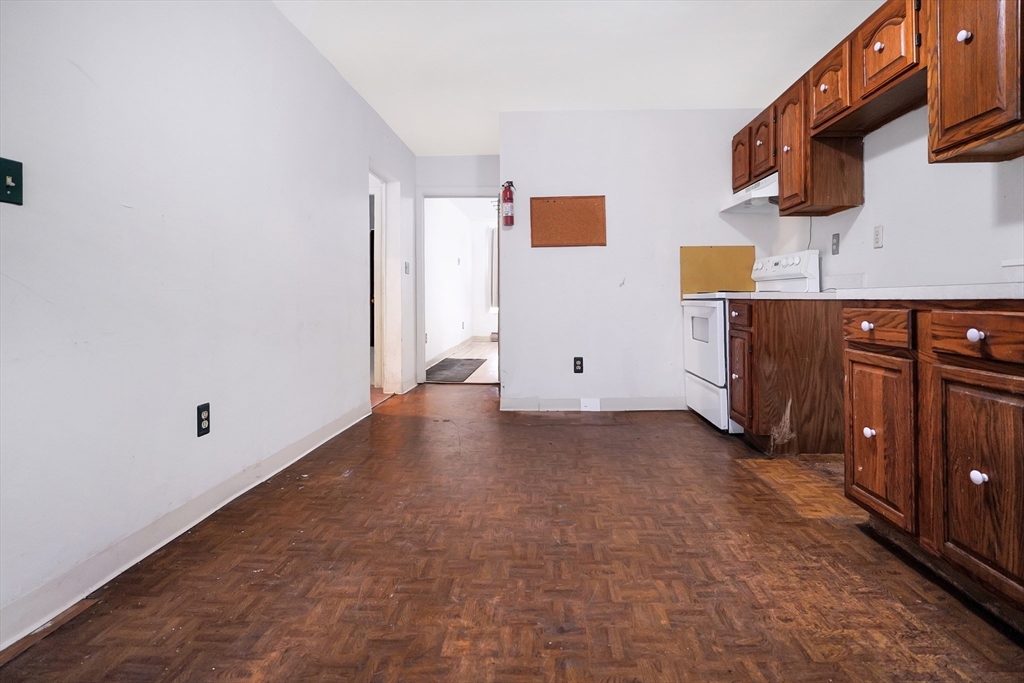 213 W 9th St