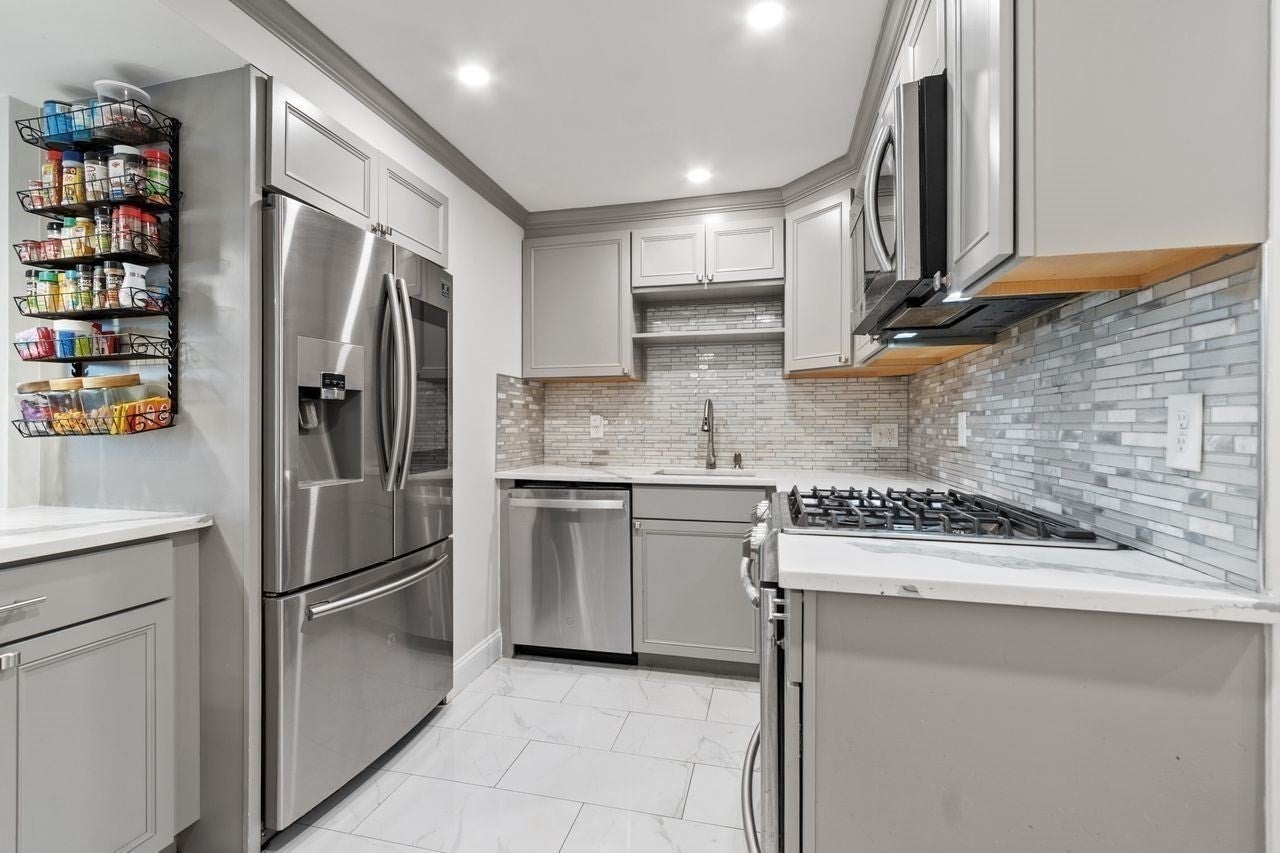 49 Lantern Ln #8, Dracut, MA Photo #10