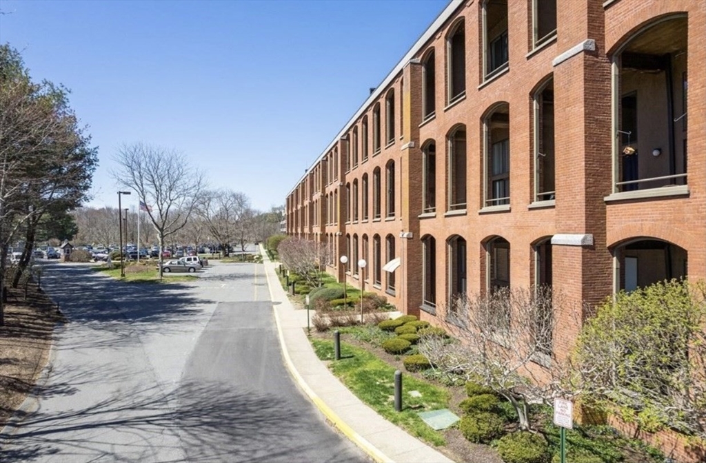 96 Old Colony Ave 227
