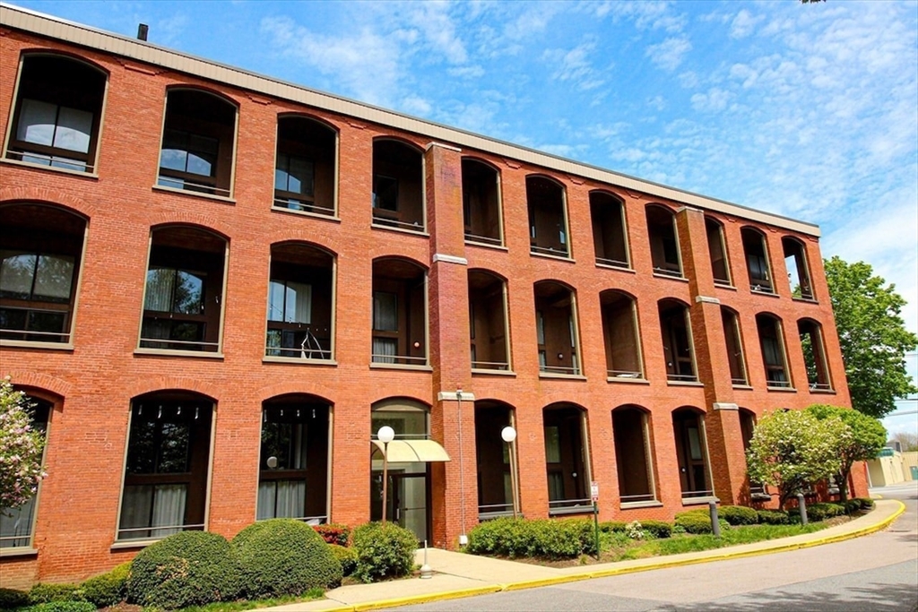 96 Old Colony Ave 227