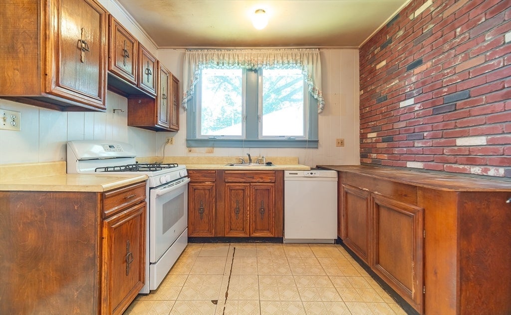51 Itendale St, Springfield, MA Photo #16