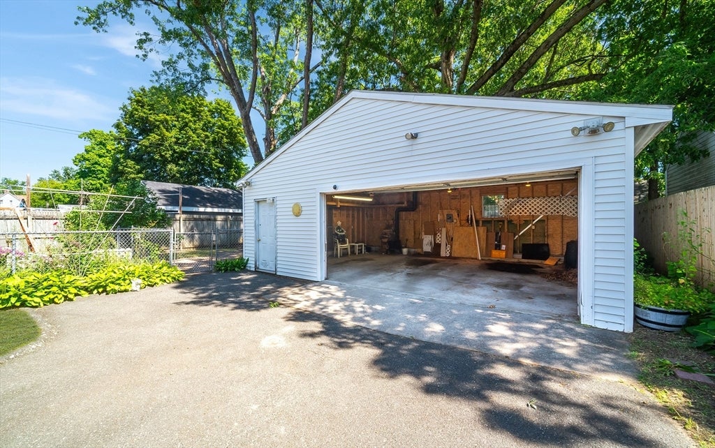 51 Itendale St, Springfield, MA Photo #36