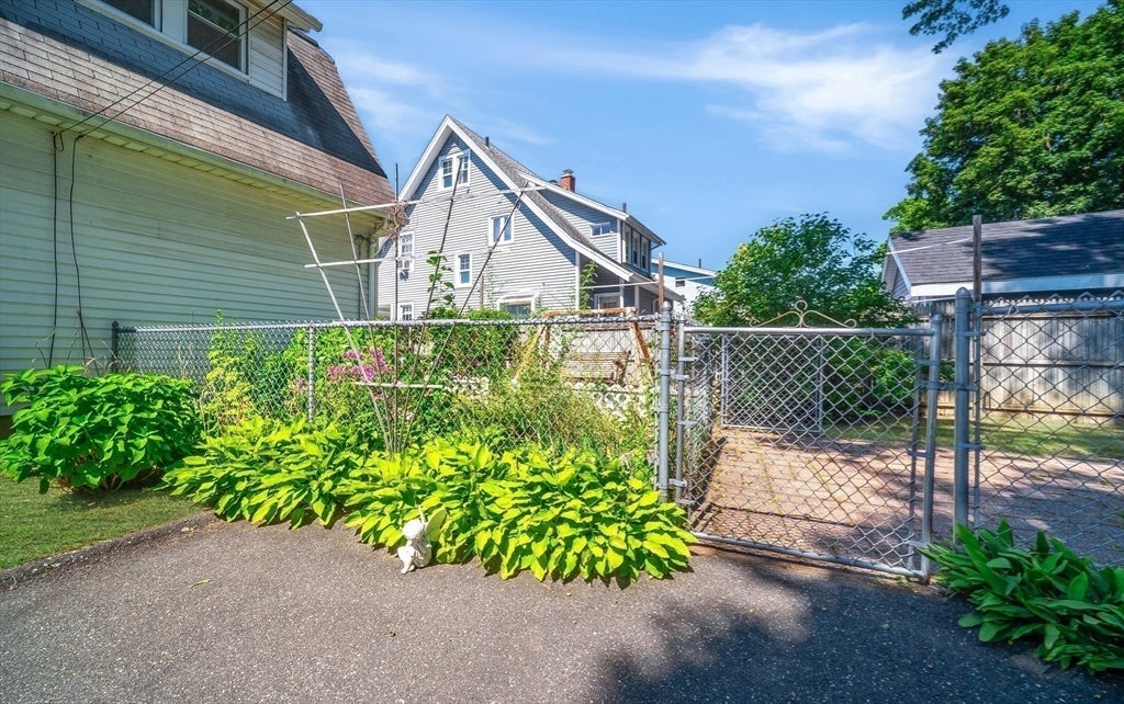 51 Itendale St, Springfield, MA Photo #40