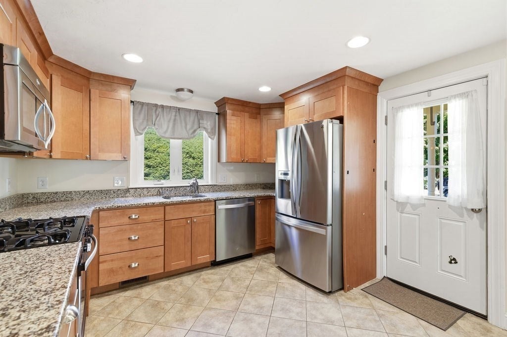 92 Lake Ave, Walpole, MA, 92 Lake Ave, Walpole, MA Photo #6