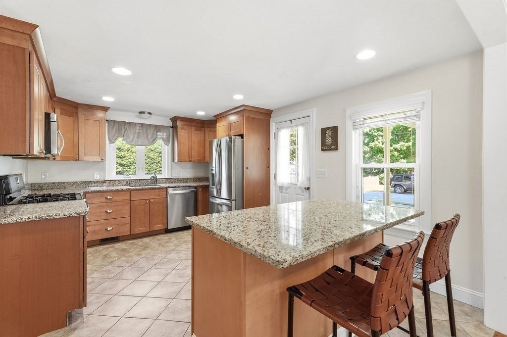92 Lake Ave, Walpole, MA, 92 Lake Ave, Walpole, MA Photo #5