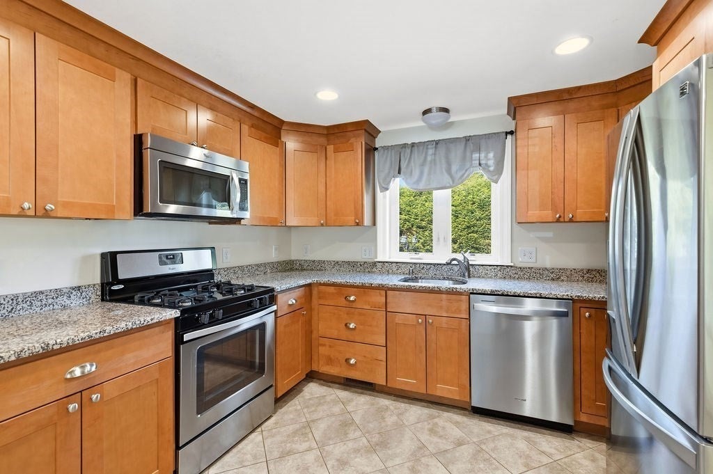 92 Lake Ave, Walpole, MA, 92 Lake Ave, Walpole, MA Photo #4