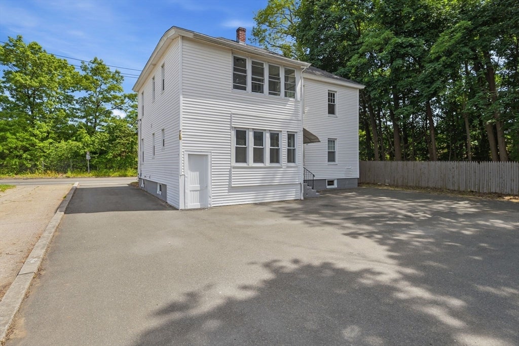 910-912 Granby Rd