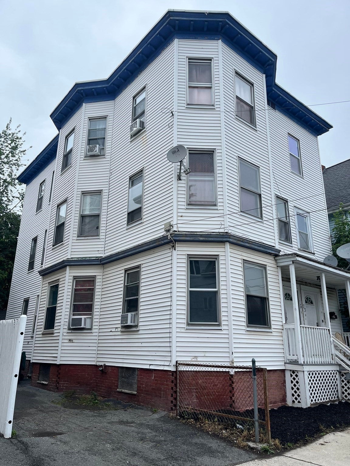 73 Woodman Street