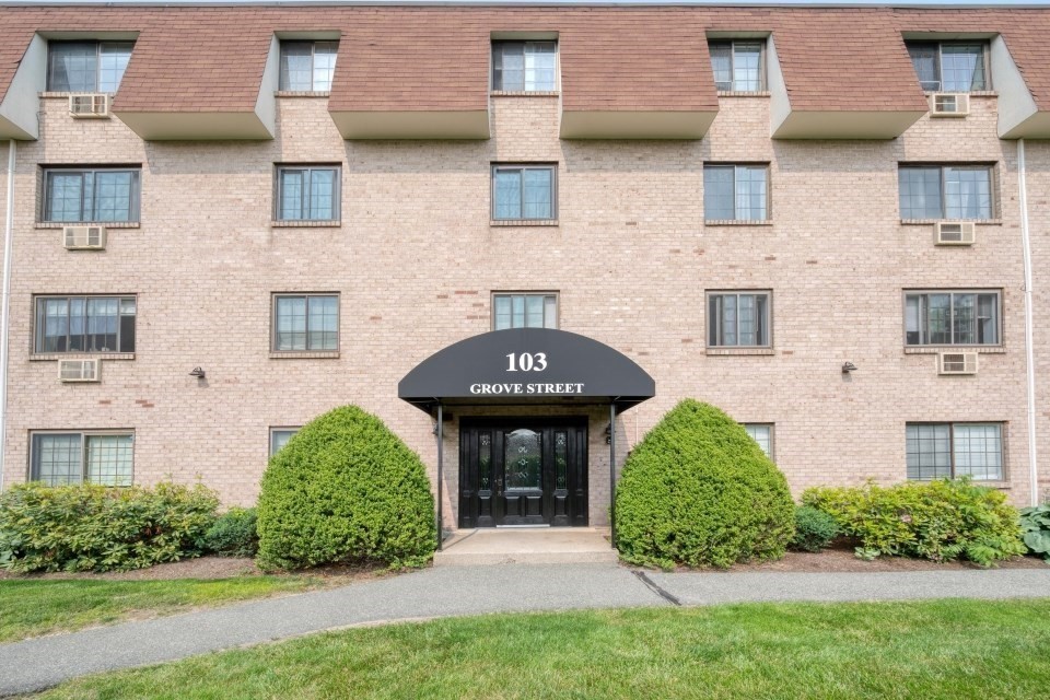 103 Grove St 317