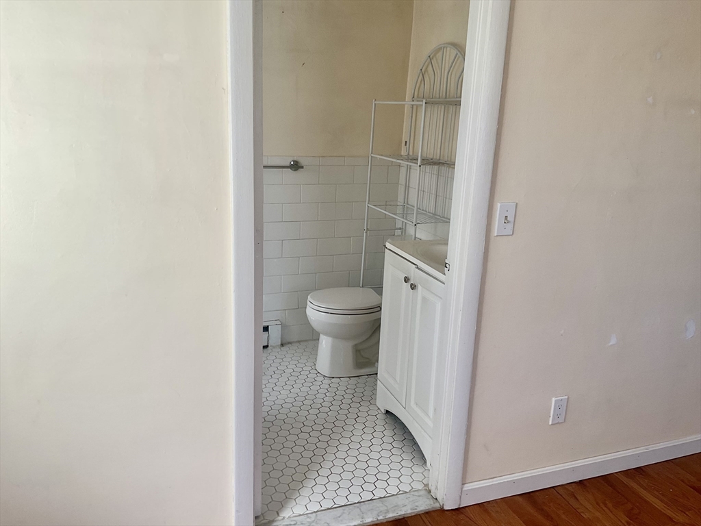 Boston, Massachusetts 02134, United States, 1 Bedroom Bedrooms, ,1 BathroomBathrooms,Residential,Contingent,121092